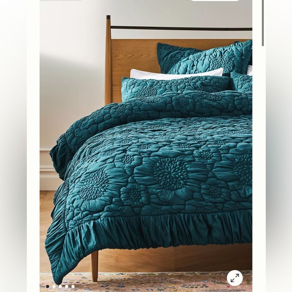 Anthropologie Dahlia Cotton Jersey Floral Quilt Size King